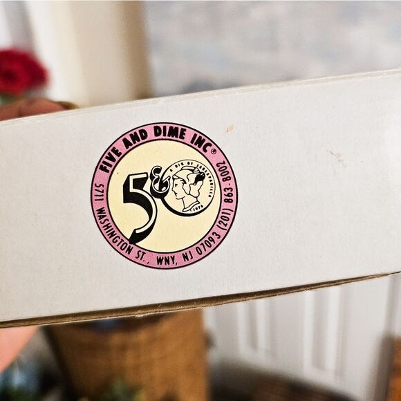 New RARE 1992 Five & Dime Tourist Man With Suitcase Salt & Pepper Shaker. - Picture 4 of 15